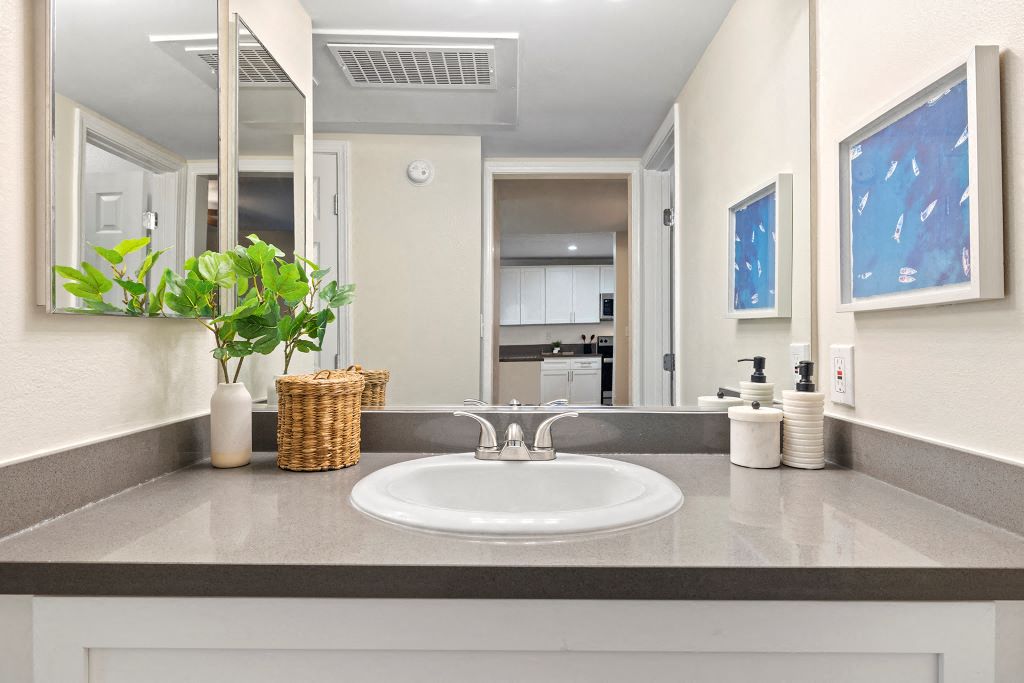 The Reserve at Warner Center Image 11