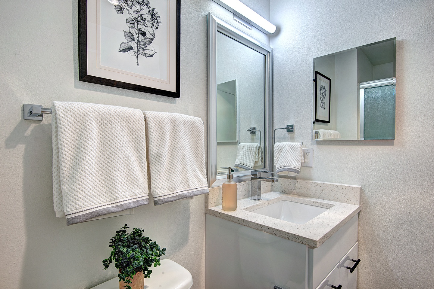 Woodlake Apartments Image 10