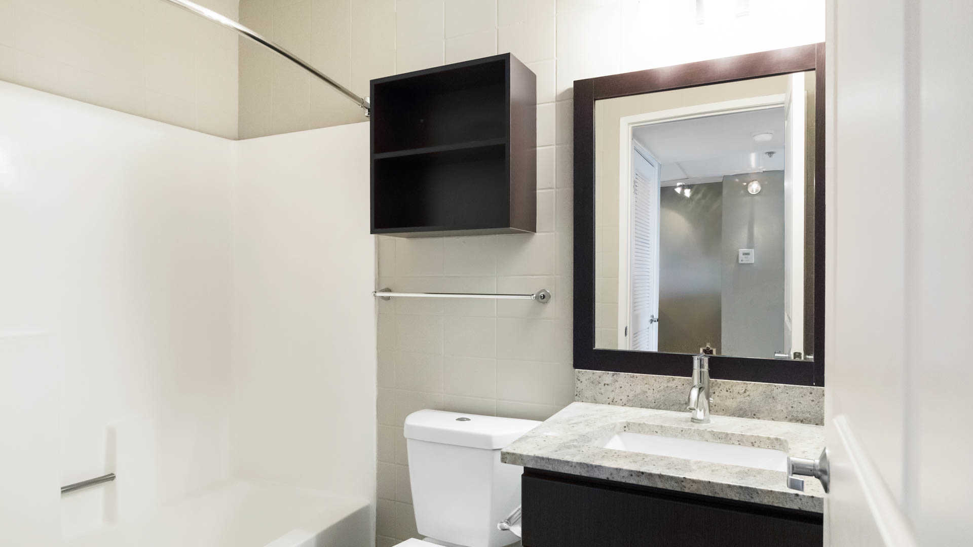 Vantage Hollywood Image 45