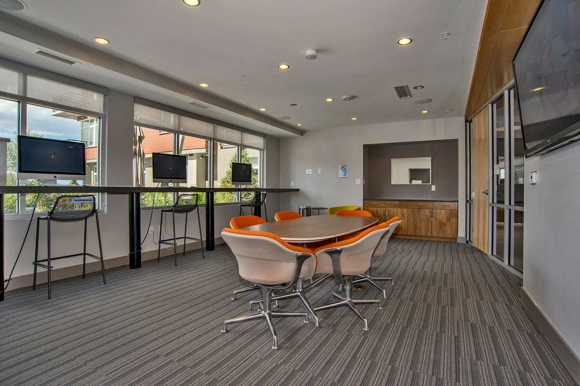 Cyber Café & Lounge