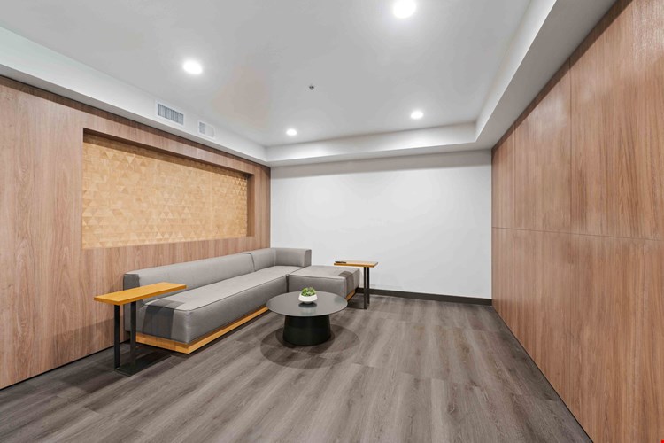 IMT Gallery 421 Image 24