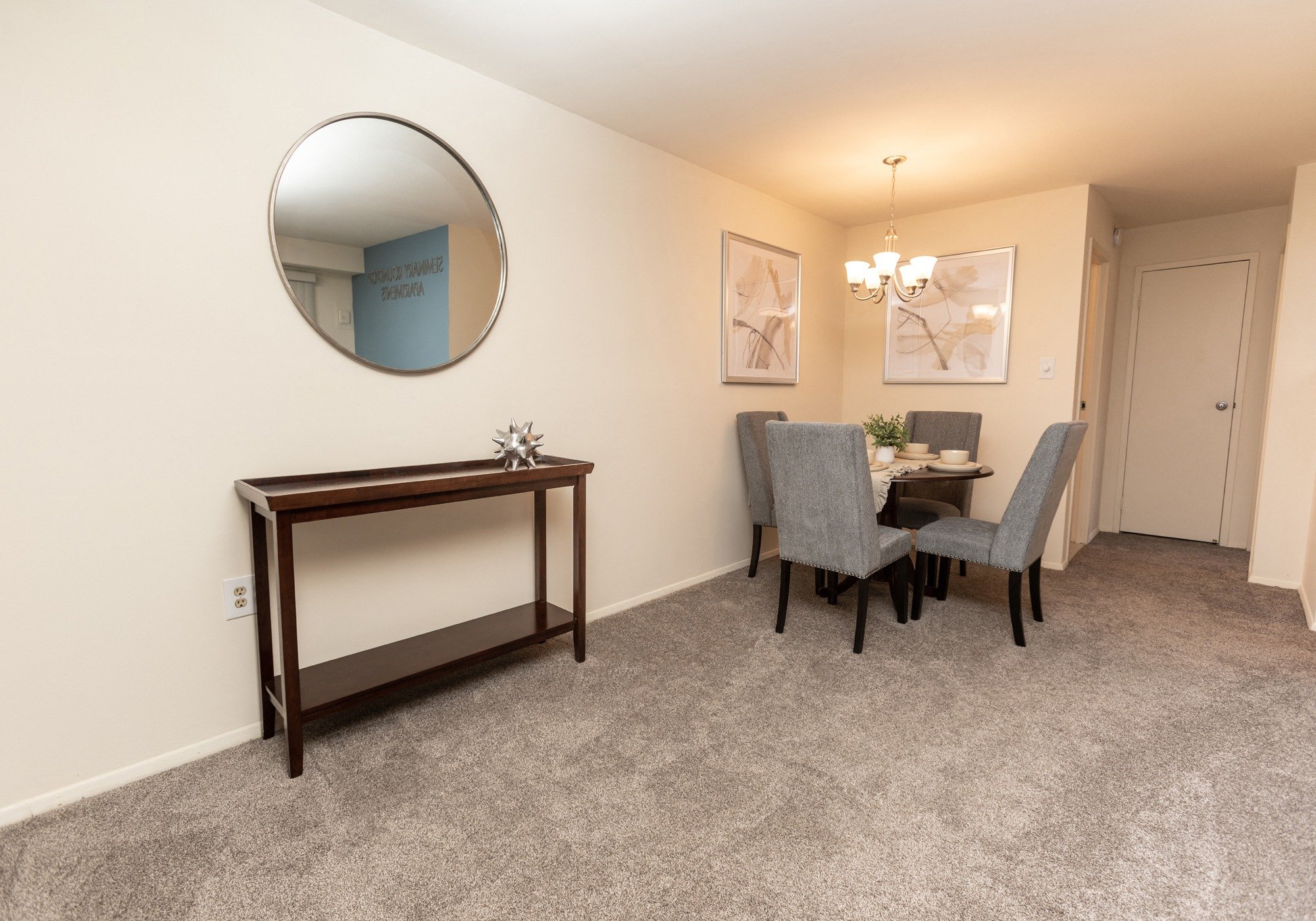 Dining room at Seminary Roundtop in Lutherville-Timonium