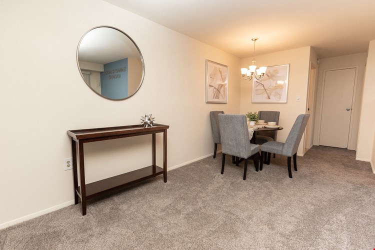 Dining room at Seminary Roundtop in Lutherville-Timonium