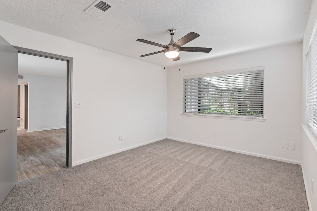 1900 Rosemont Image 18