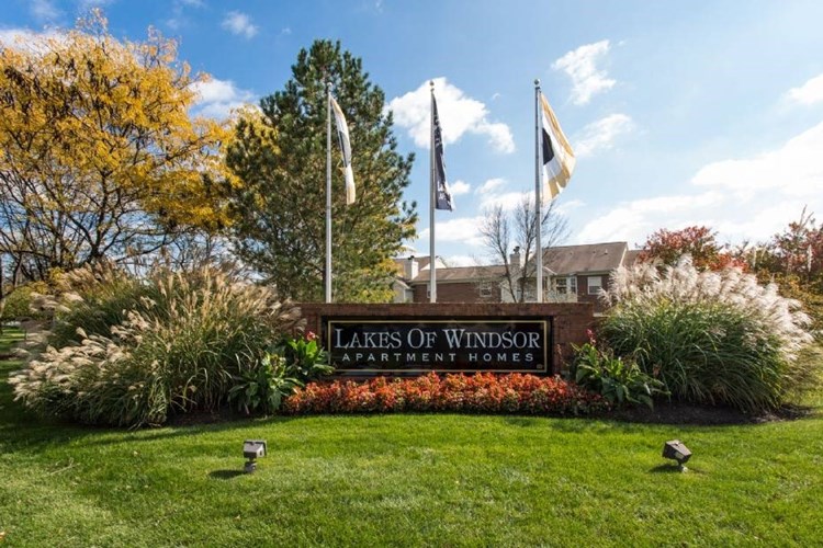 The Lakes Of Windsor Image 1