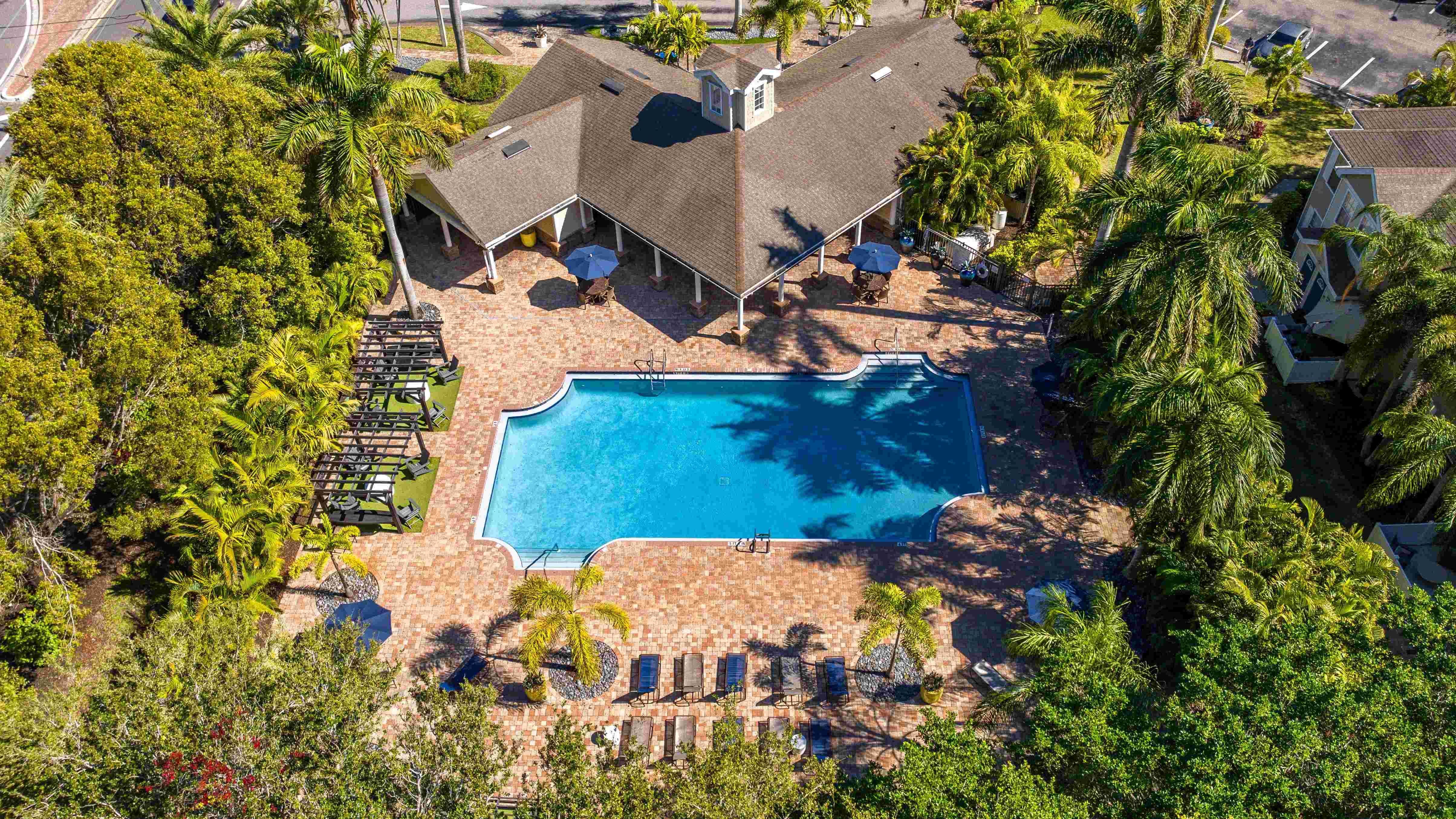 Escape the Florida heat at our resort-style pool, complete with comfortable lounge seating and tropical surroundings. Lounge in style and soak up the Florida sunshine at Meadow Lakes.