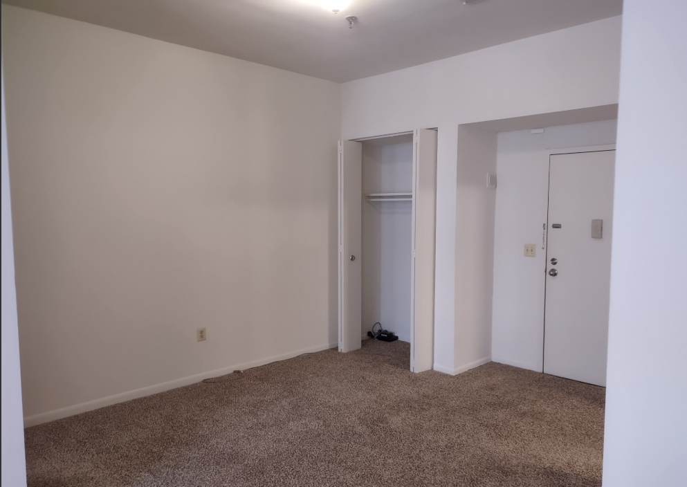 Marlboro Classic Apt & Redwood Square Image 18