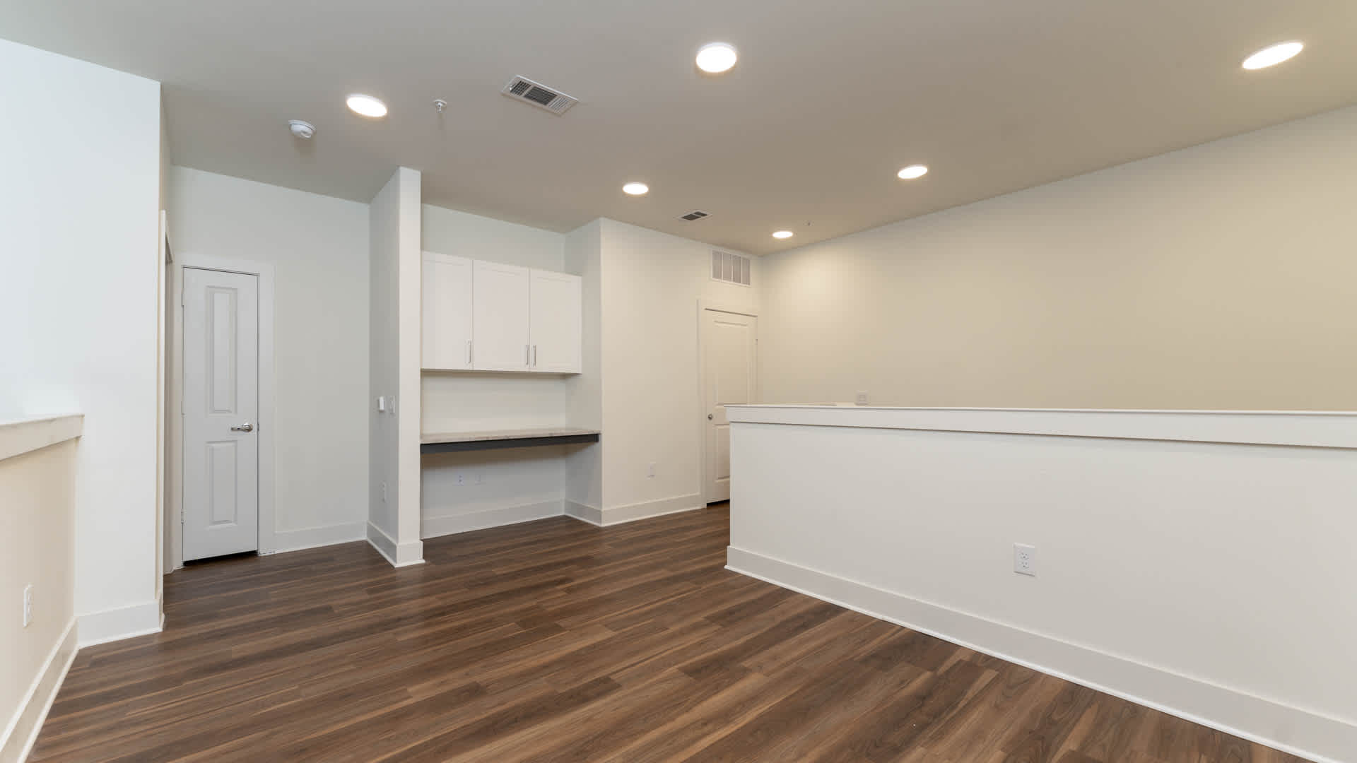 Olivian at the Realm Image 10