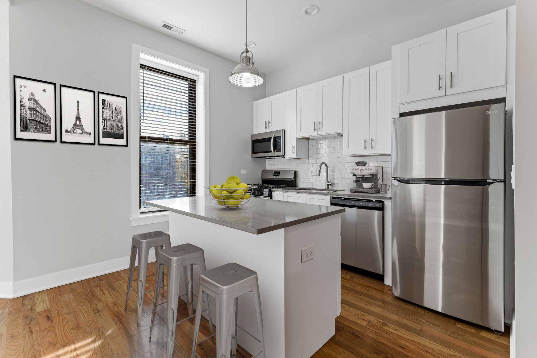 354-58 W. Dickens / 2103-11 N. Sedgwick Image 19