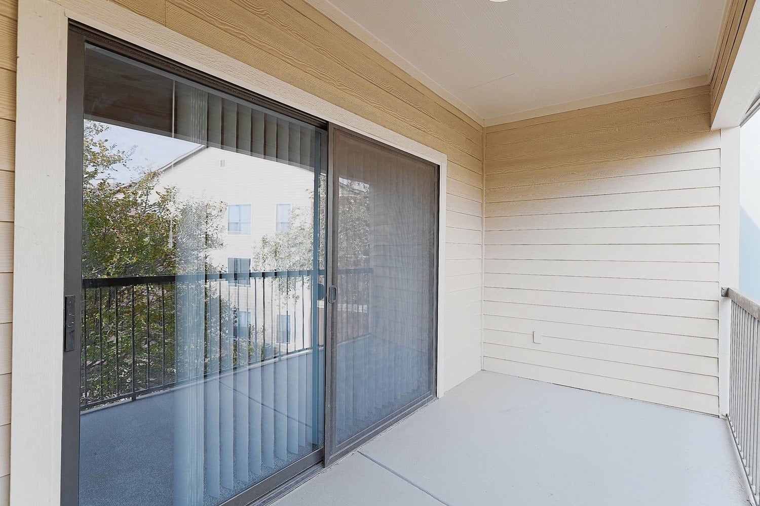 Broadstone Colonnade Image 14