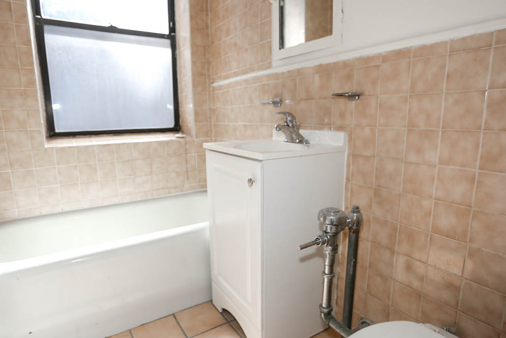 540 W. Briar Image 25