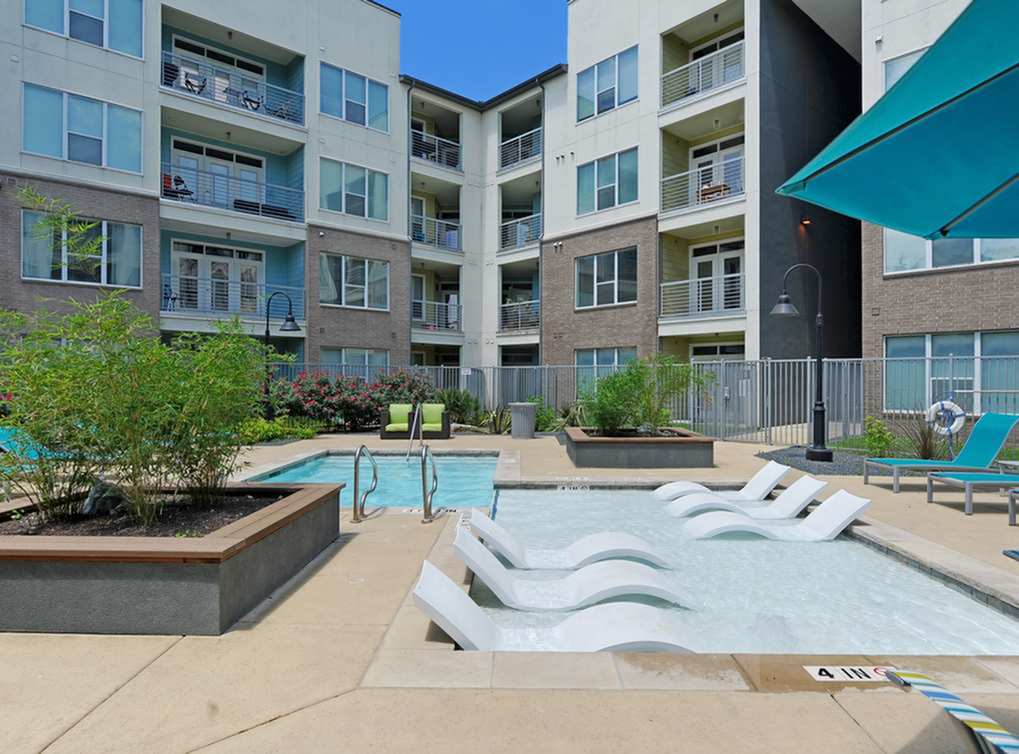 AMLI South Shore Image 7