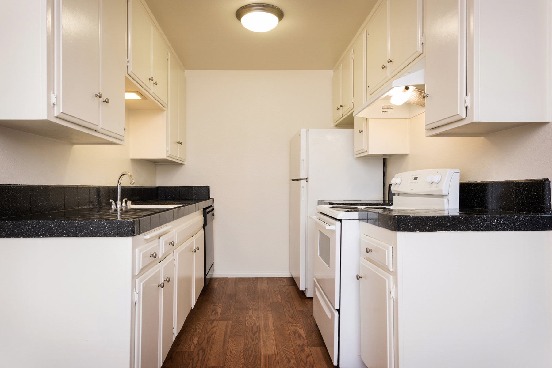 Elan Glover Court Image 4