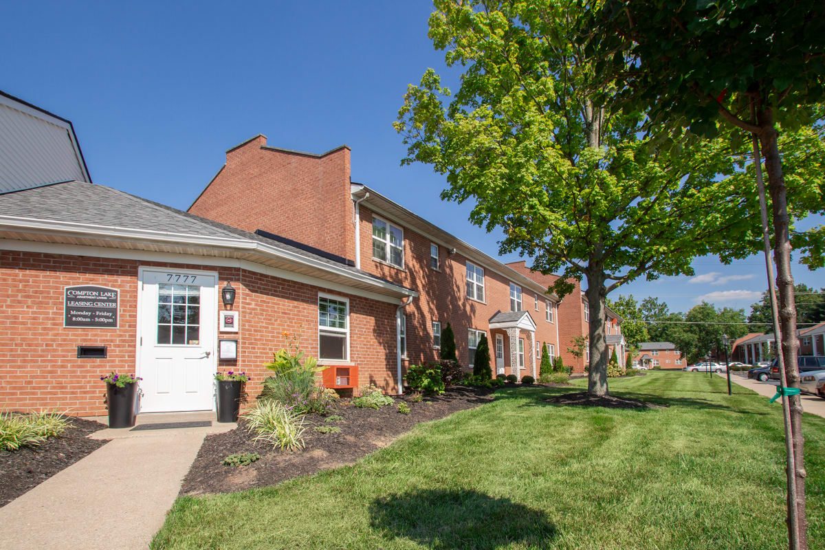 Compton Lake Apartments Image 7