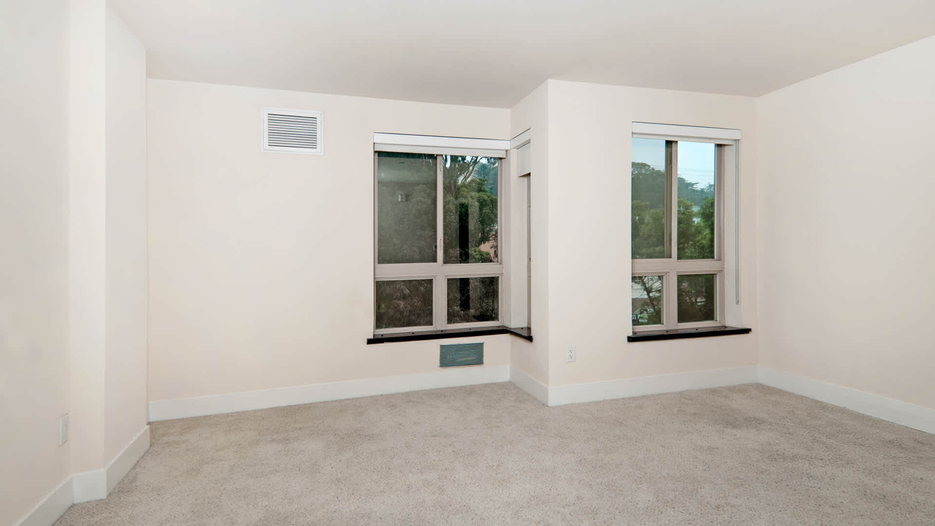 88 Hillside Image 19