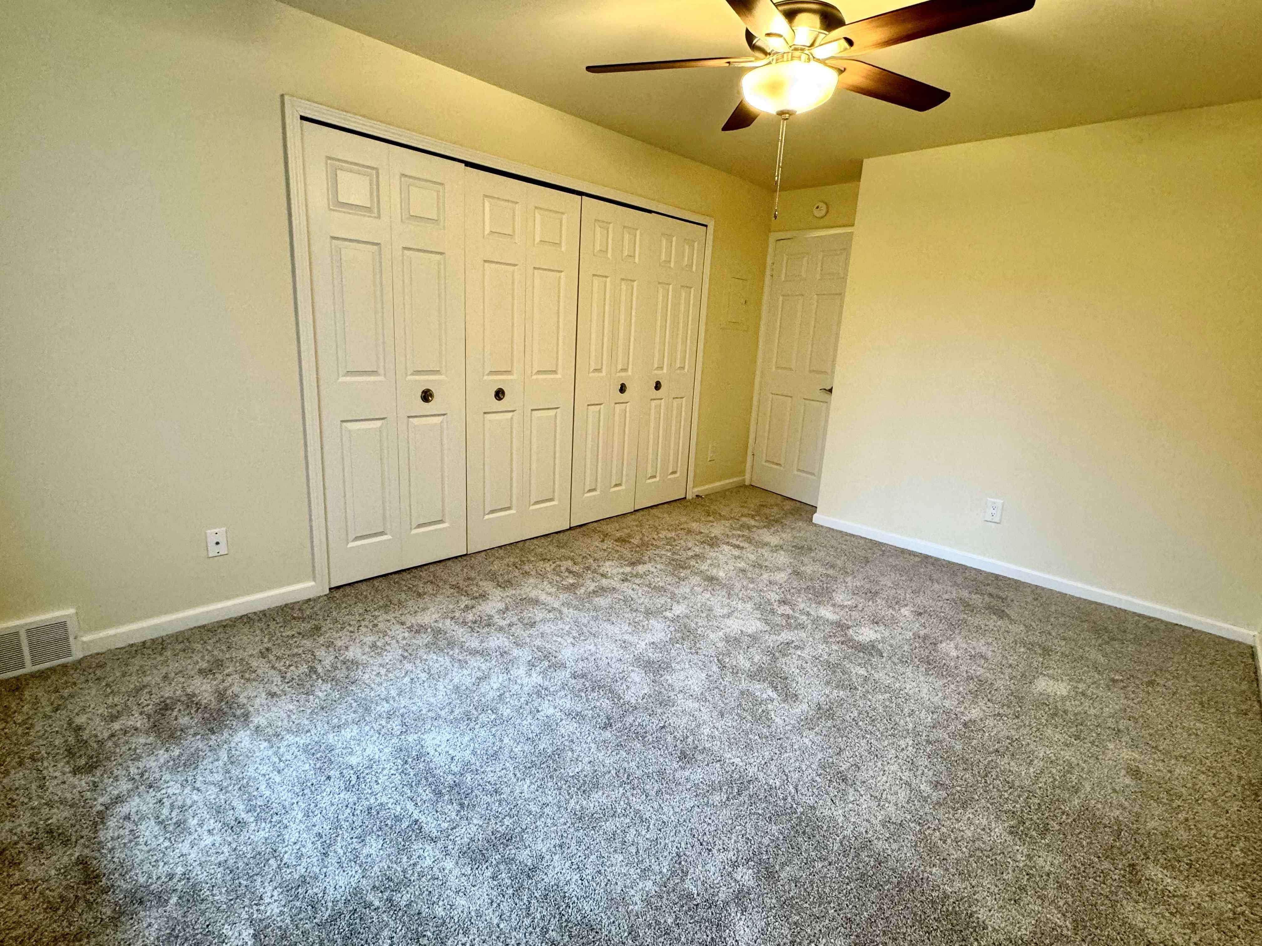 Lakeside Village Apartments Image 42