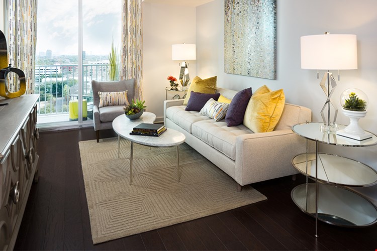 Skyhouse River Oaks Image 16