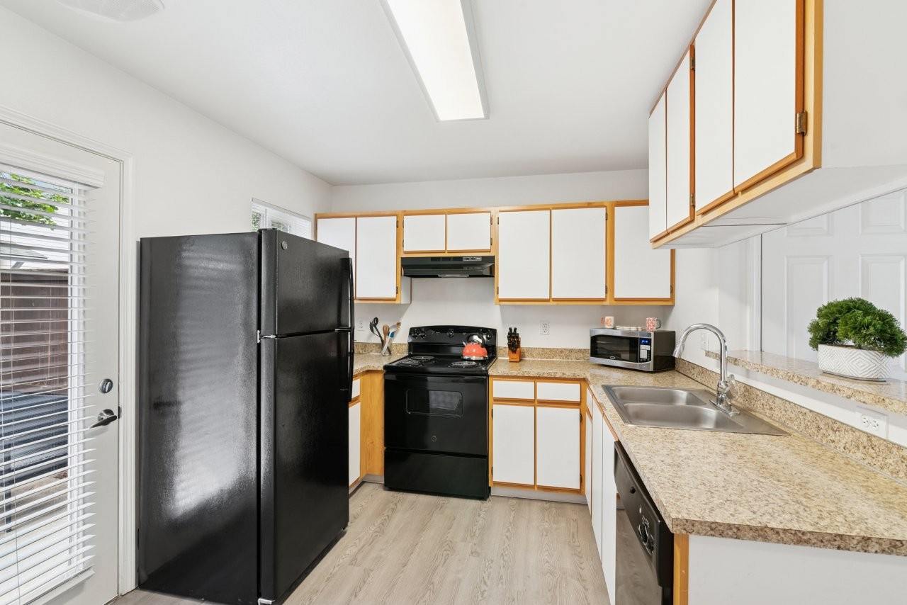 Jenna Village Apartments Image 3