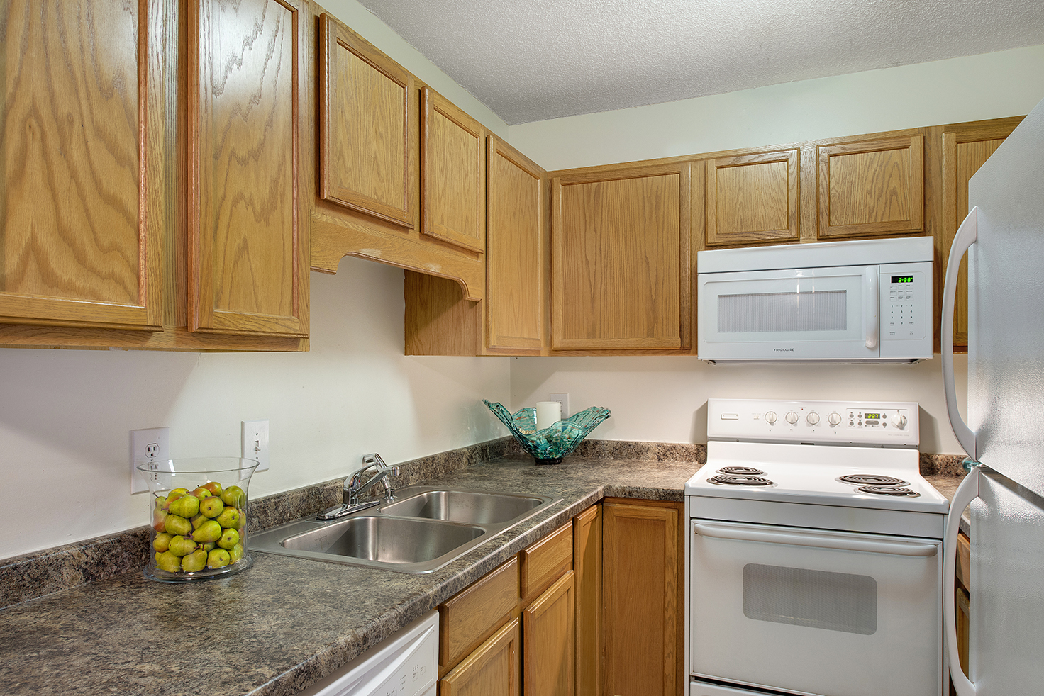 Pebblebrook Flats & Court Image 11