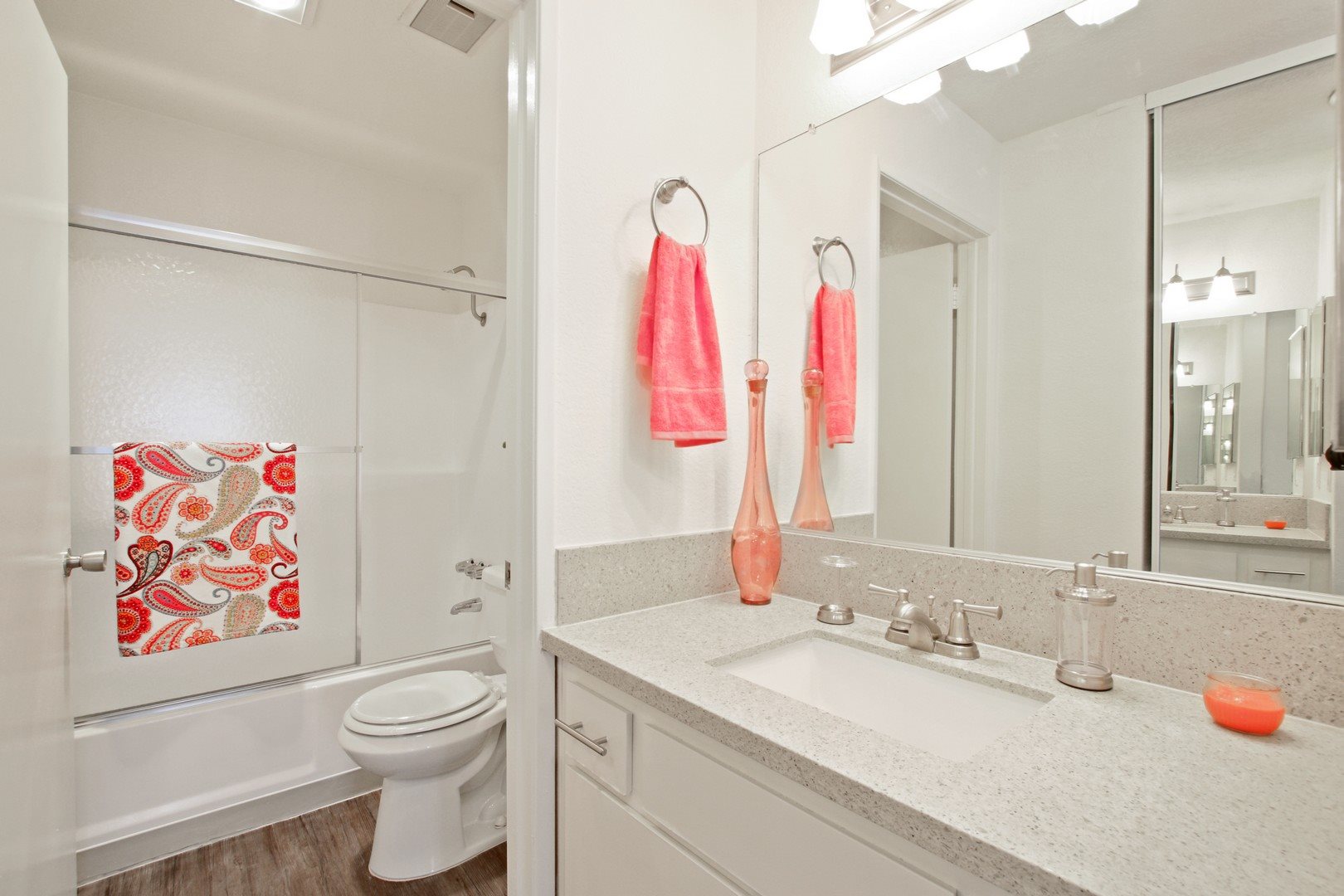 Zelzah Court Apartments Image 42