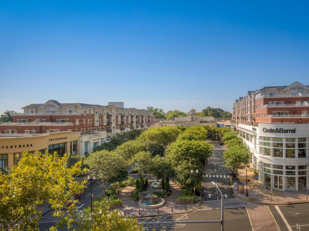 On-site retail and shopping including Crate and Barrel and Pottery Barn