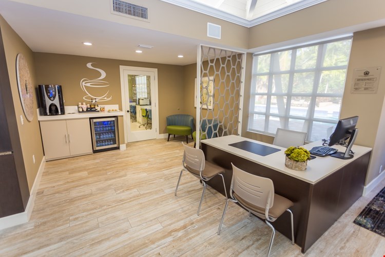 Emerald Palms Apartment Image 25