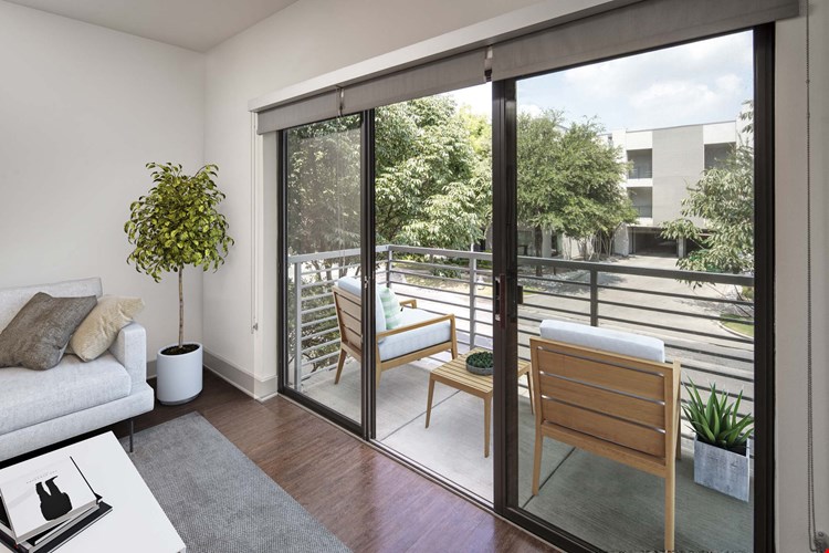 Camden Henderson Image 4