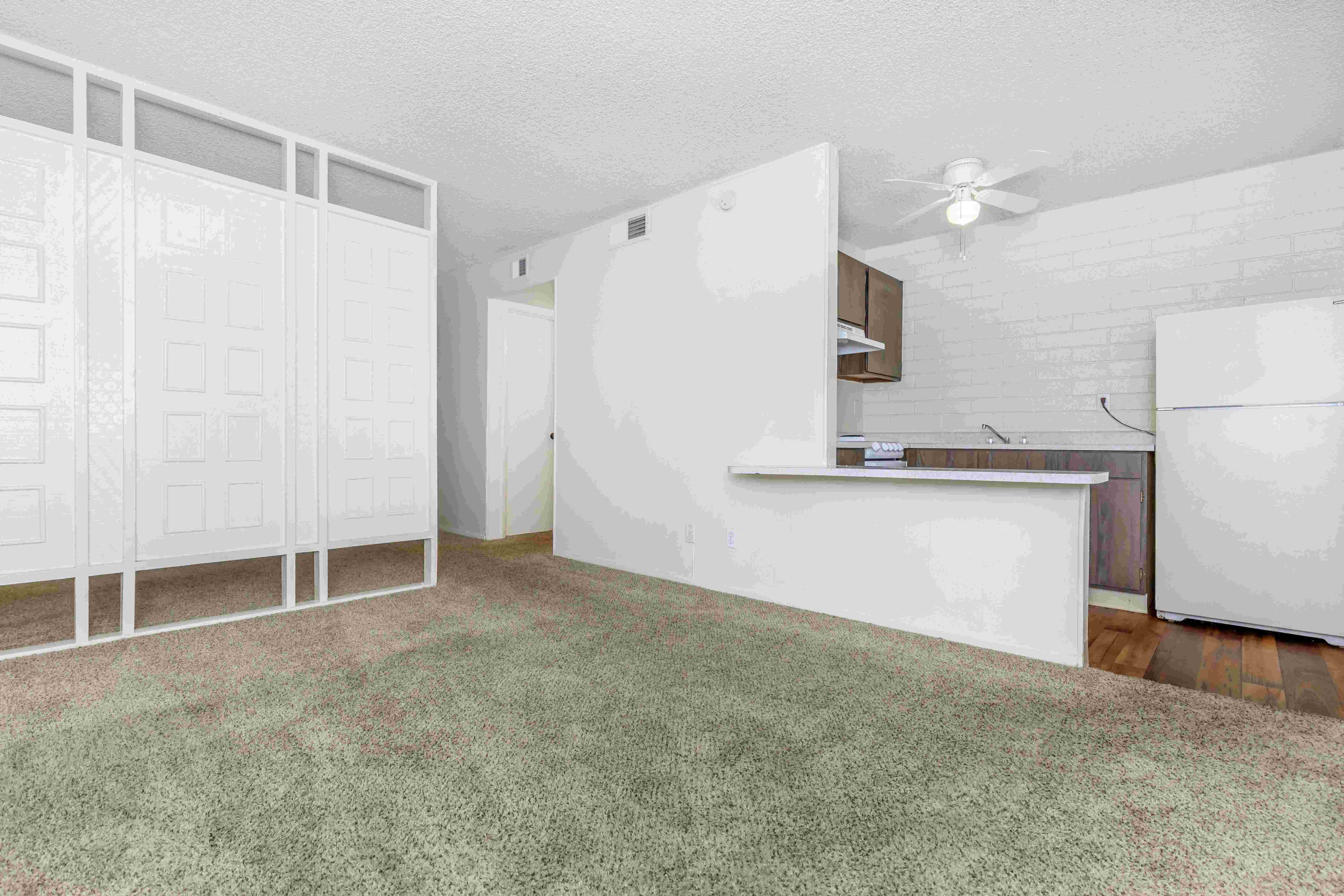 Country Club Terrace Image 11