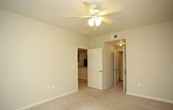 Mandeville Lake Apartments Image 17