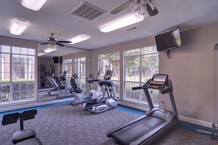 Huntington Chase Image 6