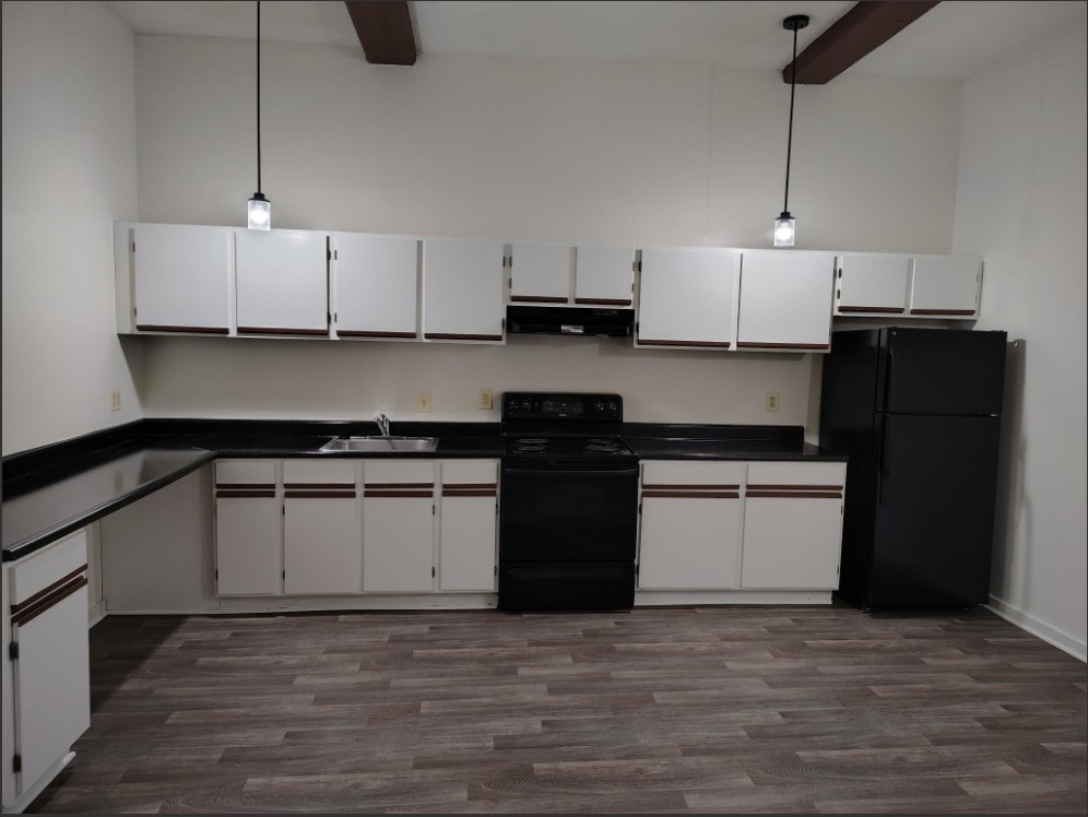 Marlboro Classic Apt & Redwood Square Image 47