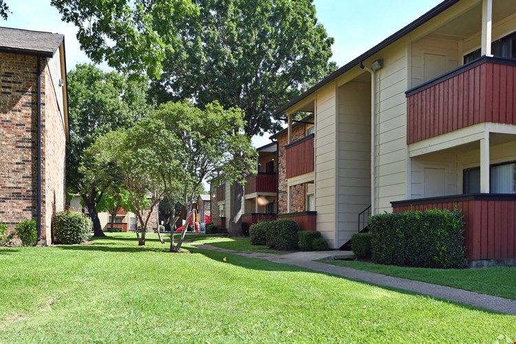 The Park at Wintergreen Apartments | DeSoto, TX | Exterior