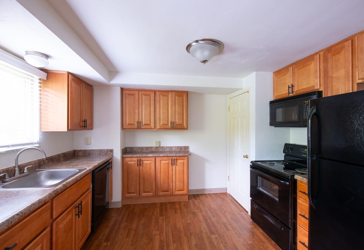 Holiday Park Apartments & Townhomes Image 12