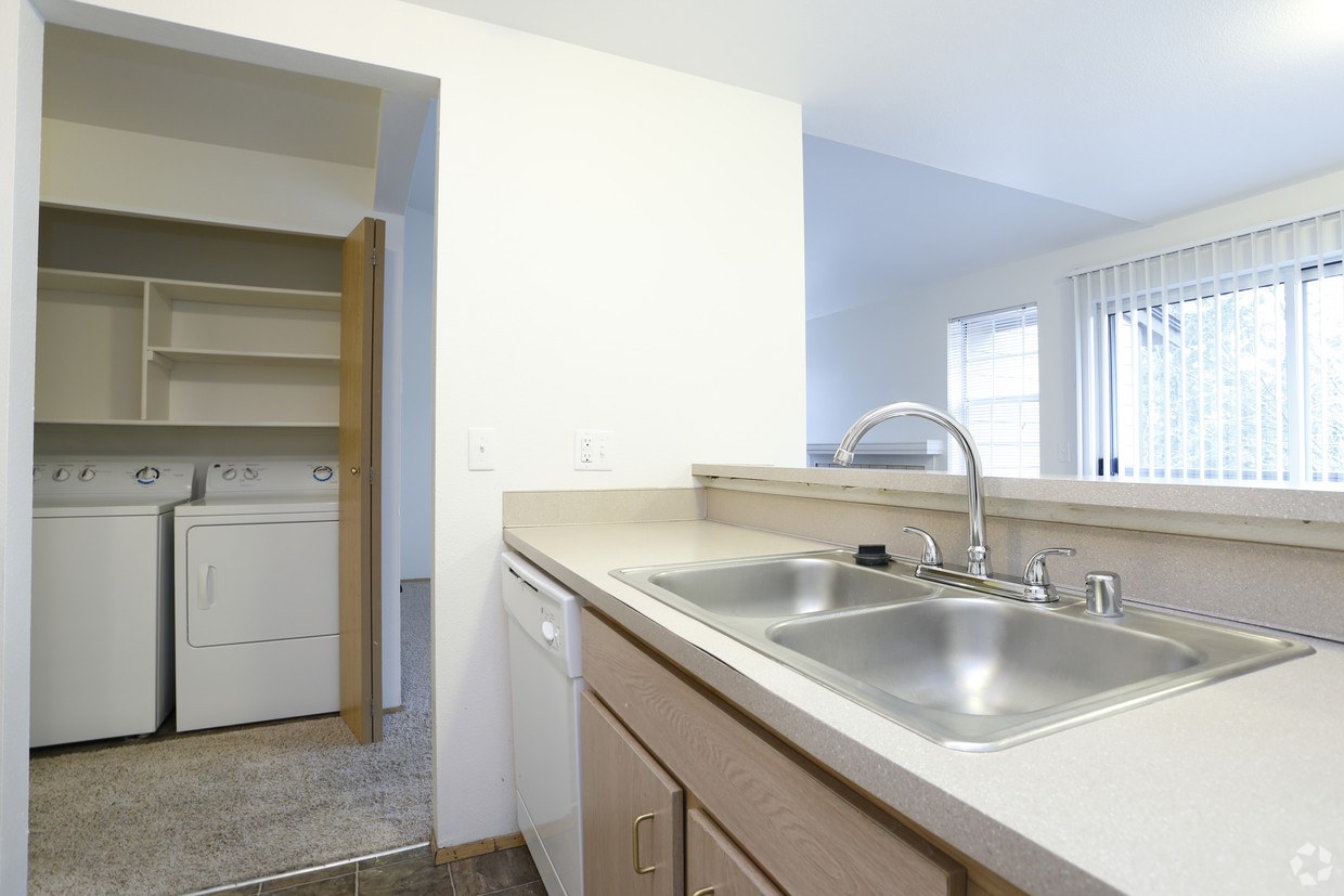 North Creek Heights Apartments Image 4