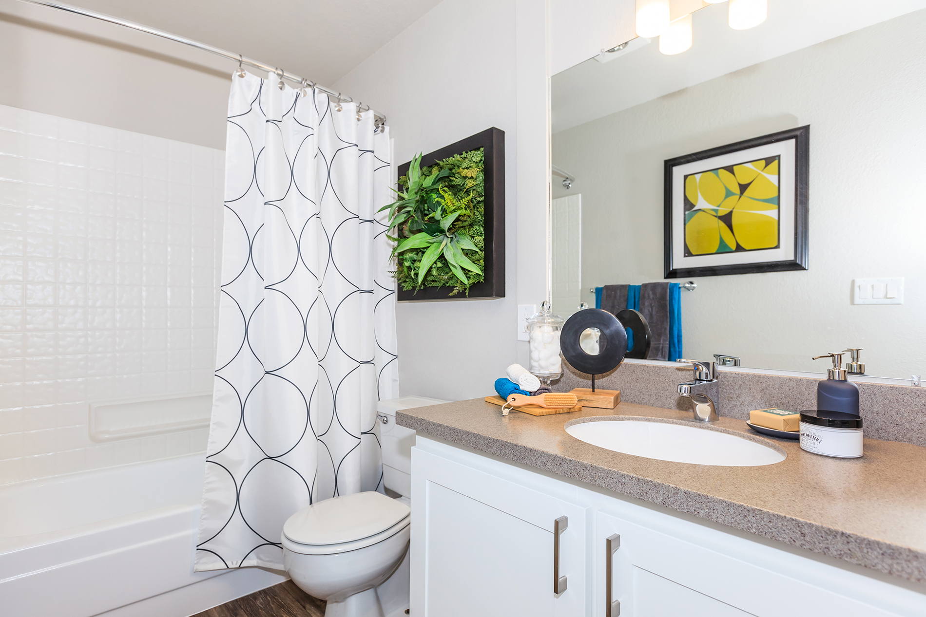 Chelsea by the Bay Image 7