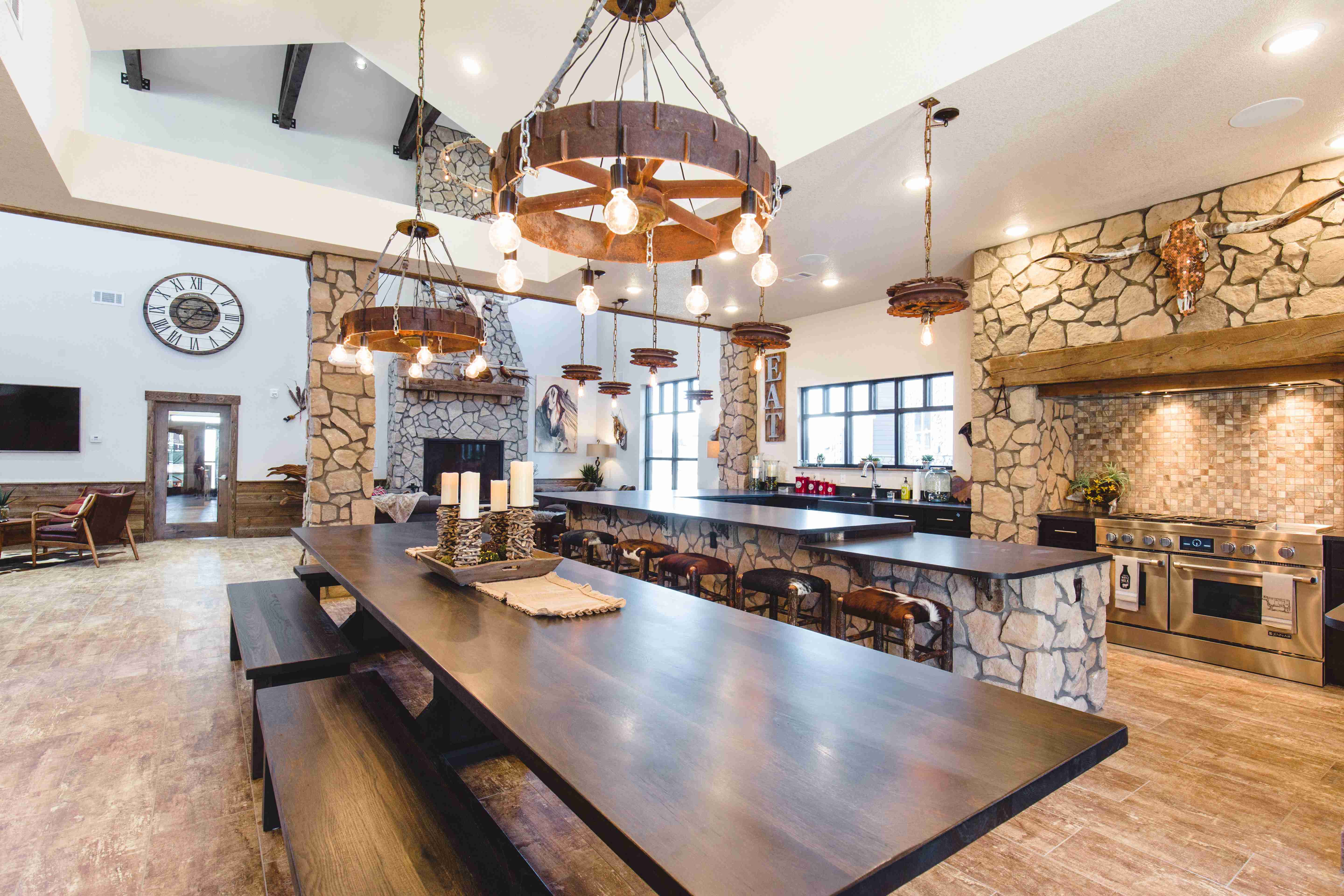 Bucking Horse Apartments Image 13