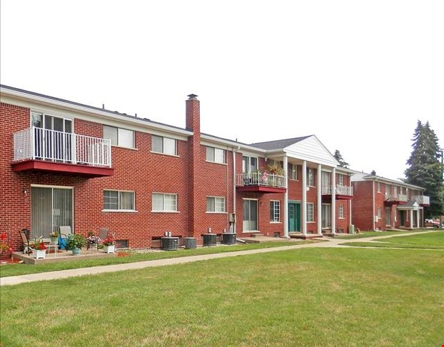 Woodside Manor Image 2