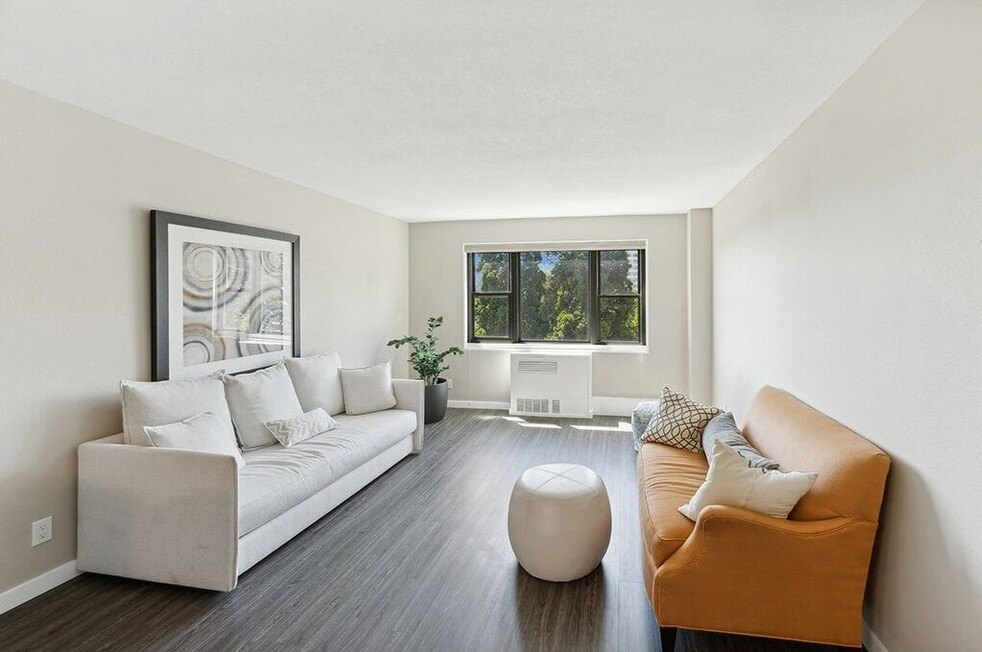 735 St. Clair Image 1
