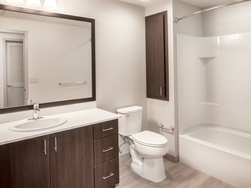 Bath Unfurnished One Bedroom unit 475