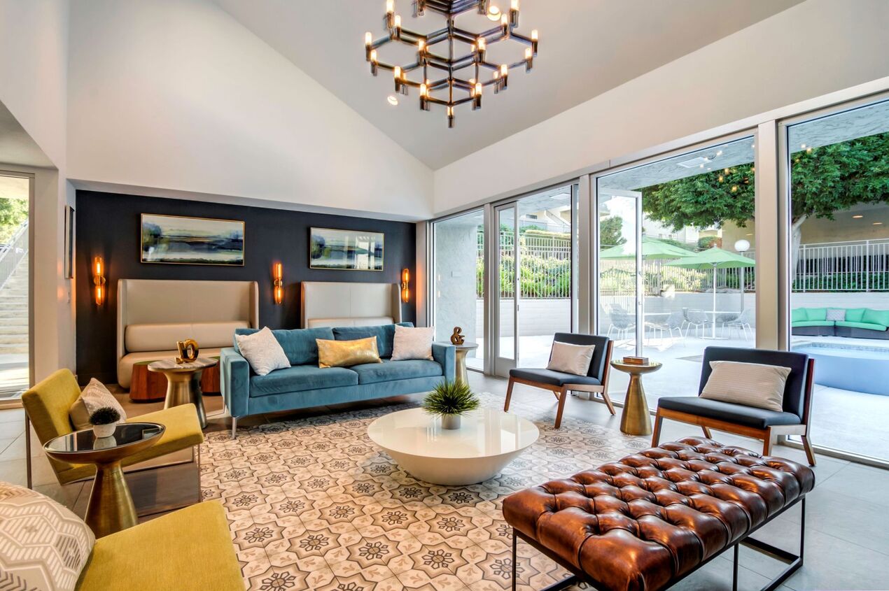 Skyline Apartments Image 9