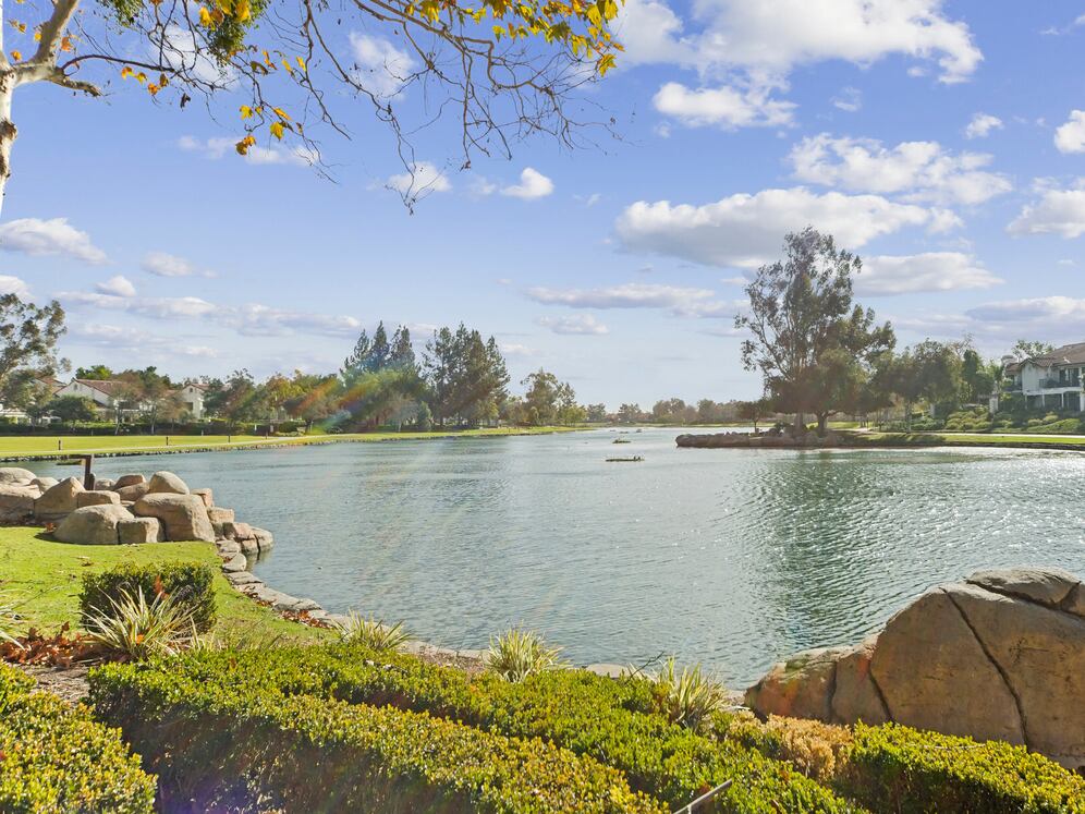 Full access to Lago Santa Margarita