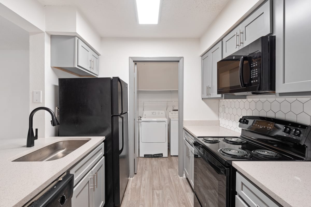 1900 Rosemont Image 16