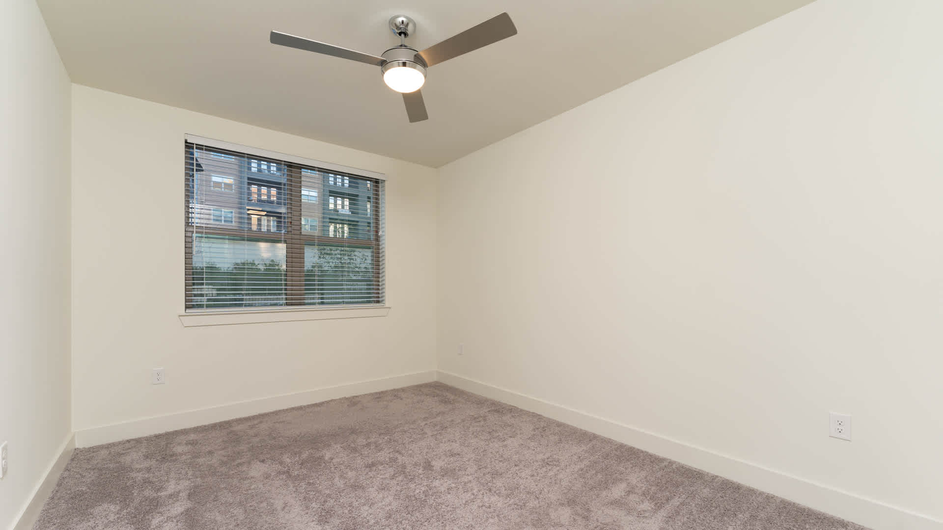 Olivian at the Realm Image 16