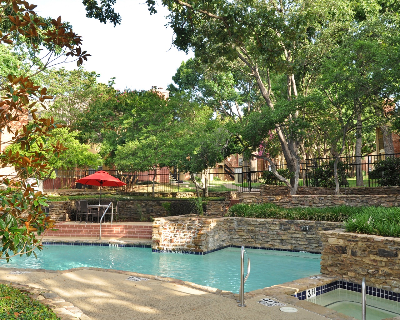 Horizons at Sunridge Pool