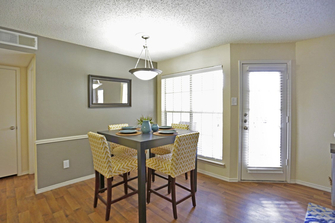 720 sq. ft. dining room