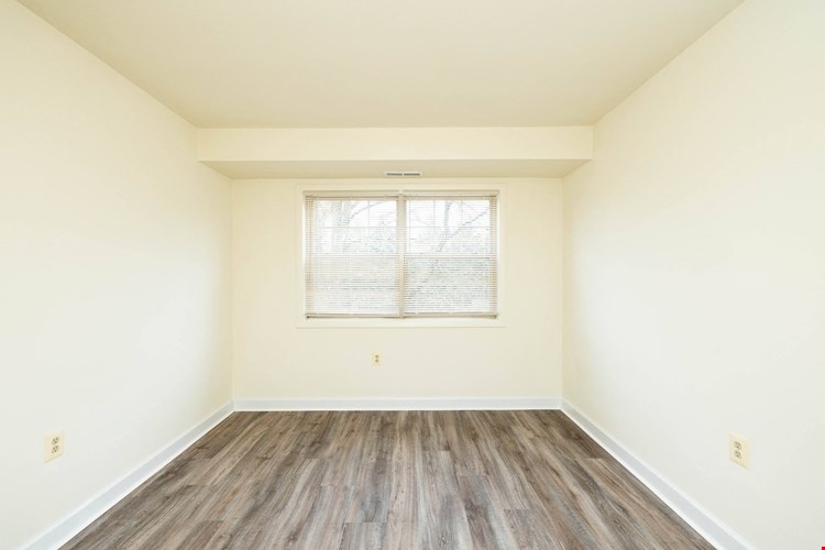 Seminary Roundtop Apartments Image 14