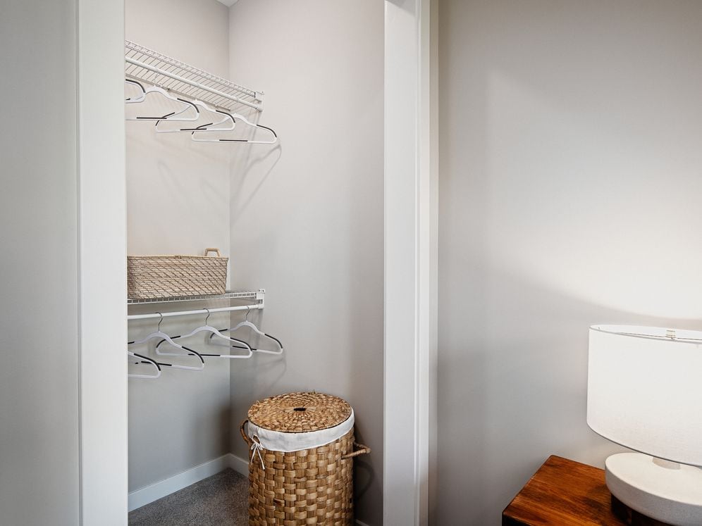 Base Scheme apartment bedroom closet