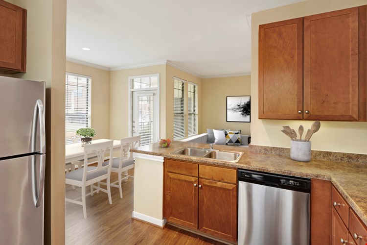 Camden Whispering Oaks Image 1