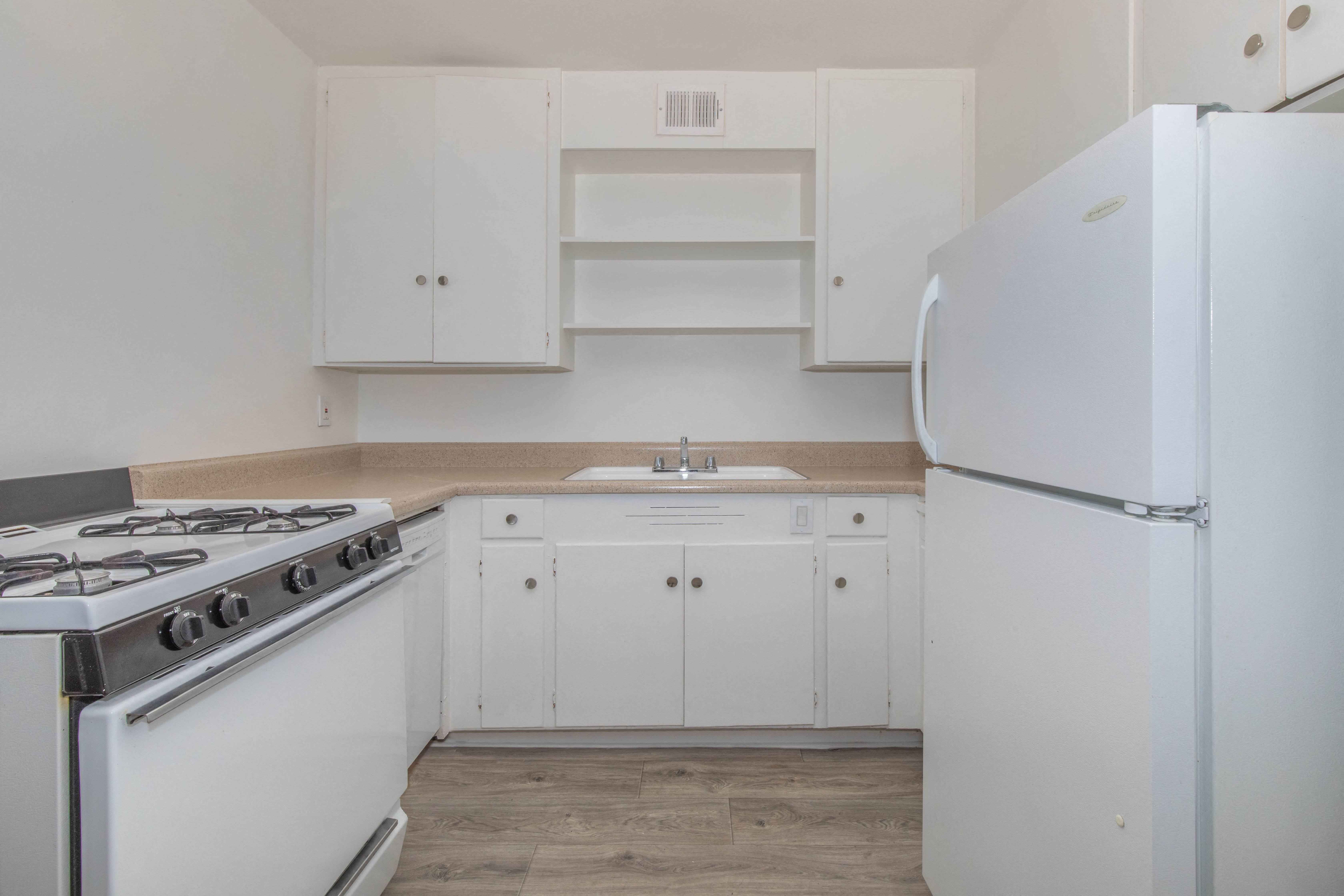 Country Club Apartments Image 7