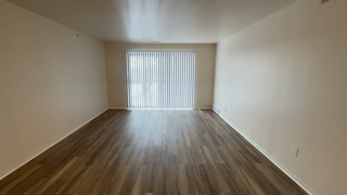 Lakeside Village Apartments Image 76